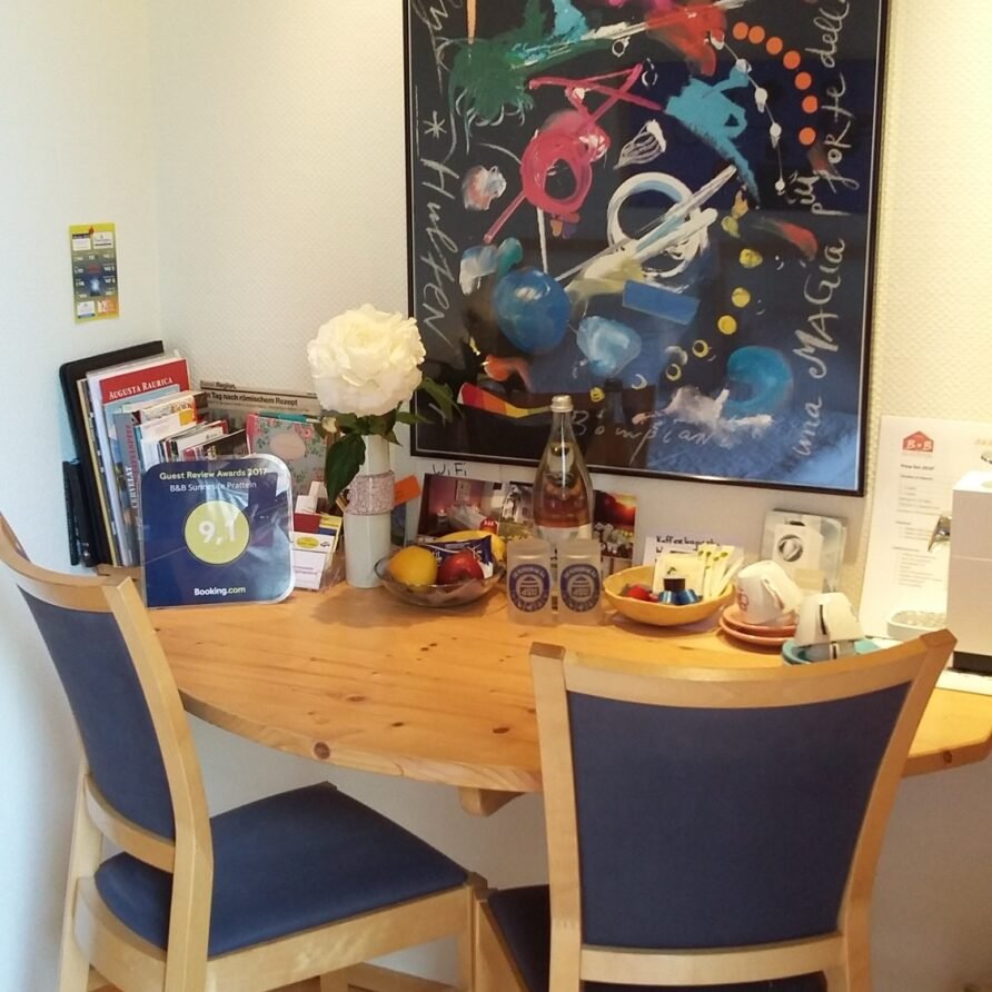 Gemütliche Sitzecke im Gästezimmer
